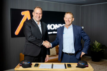 L-R: Harmony Chief Development Officer Johannes Van Heerden and Thiess Group Executive Chair and CEO Michael Wright formalise a $700M alliance agreement to deliver mining services for the Eva Copper Mine in North Queensland.